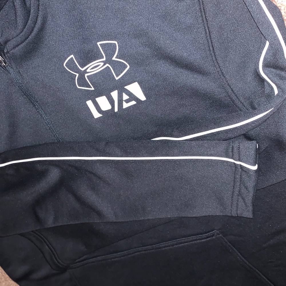 Boys under Armour 1/2 zip up